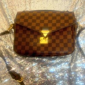 RICHPORTS: Checkered Cross Body